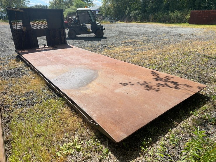 22'-flatbed-rolloff-body-image-2