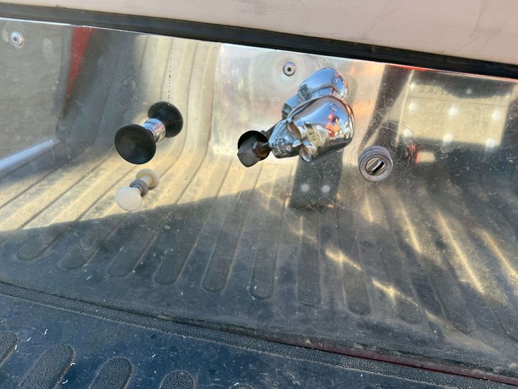 e-z-go-2-stroke-golf-cart,-runs-and-drives,-oil-injector-does-not-work-so-you-have-to-mix-the-gas-image-11