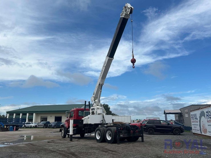 2011-mack-gu713-granite-cooper-tm-1882-18-ton-crane-truck-image-5