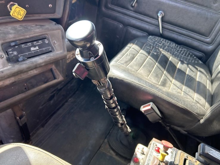 1995-mack-dm690s-image-67
