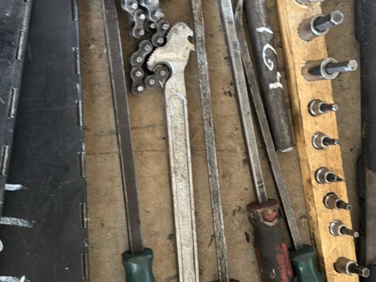 #164-•-chain-pipe-wrench-&-pry-bars-image-2