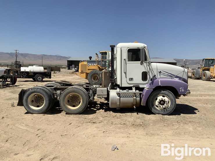 1997-freightliner-fld112-image-4