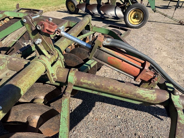 john-deere-12-image-9