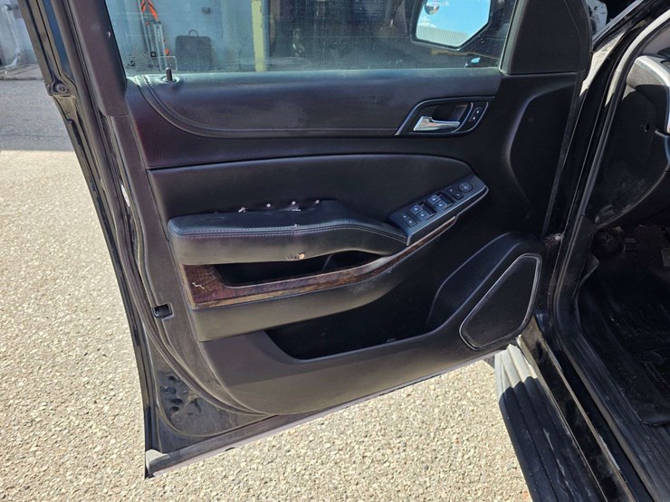 2019-chevrolet-tahoe-image-24