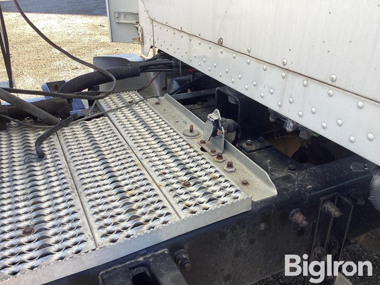 1997-peterbilt-377-image-17