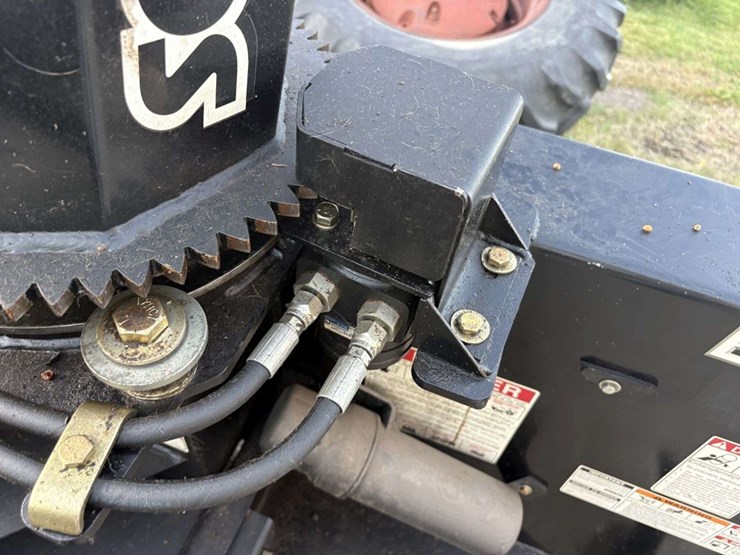 schulte-bx-74-72”-snowblower,-skidloader-qt,-hyd-spout,-hyd-deflector,-with-electric-control-box-image-12