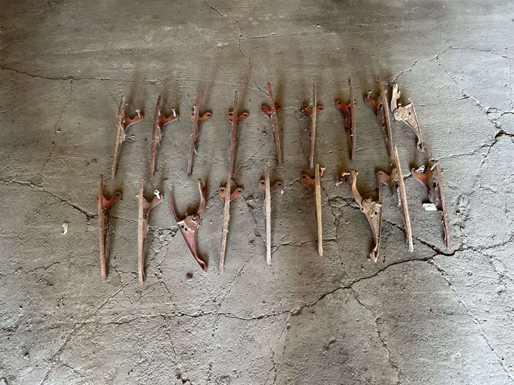 gaterman-crop-lifters-for-older-style-john-deere-soybean-head,-18-lifters,-2-bolt-style,-model-#4h,-image-2