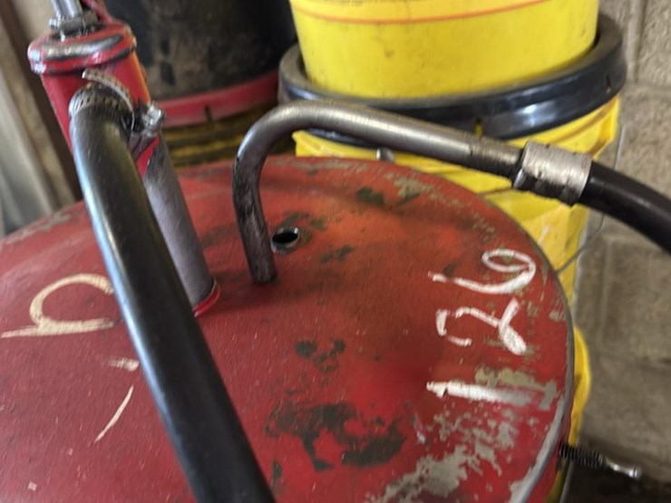 #126-•-hand-gear-oil-pump-on-wheels-image-4