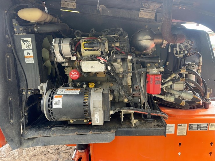 2016-jlg-460sj-image-15