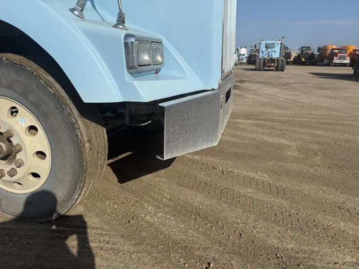 2015-kenworth-t800-image-14