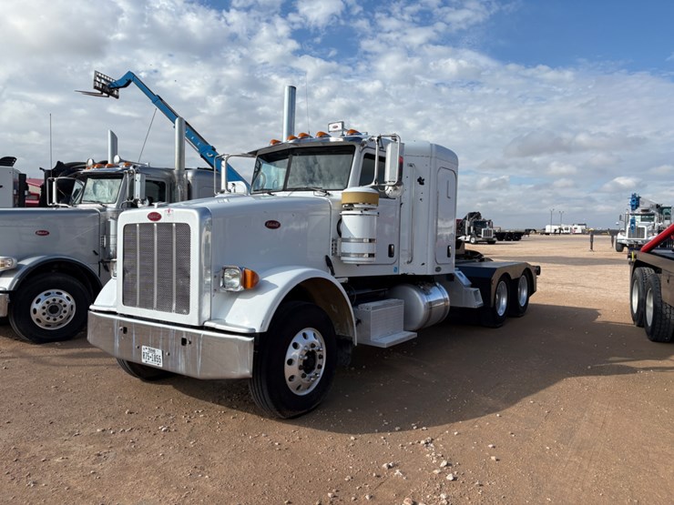 2010-peterbilt-367-image-2