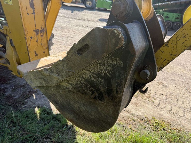 2014-caterpillar-420f-image-34