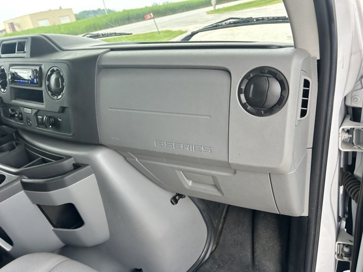 2021-ford-e450-image-50