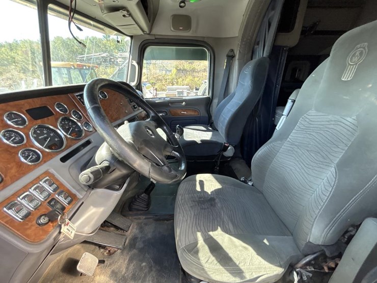 2007-peterbilt-386-image-63