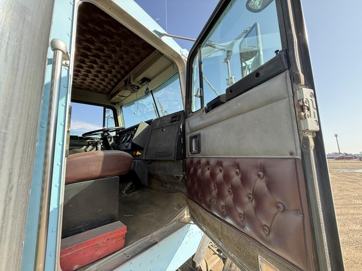 2015-kenworth-t800-image-86