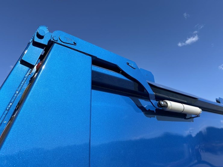 2025-kenworth-t880-image-51