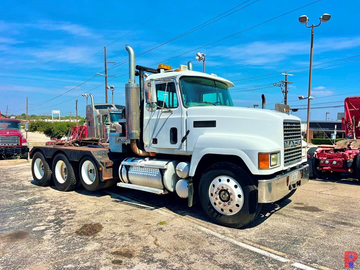 2001-mack-ch613-image-1