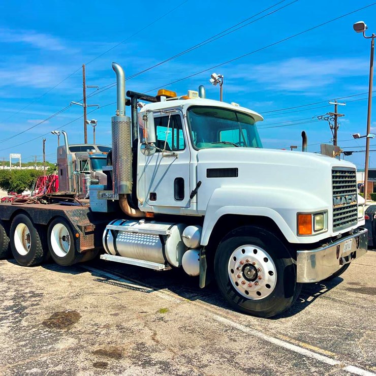 2001 MACK CH613