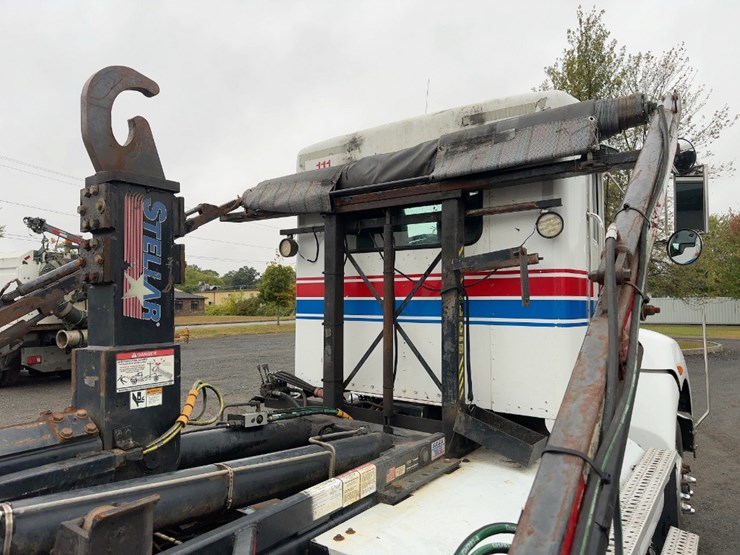 2015-kenworth-t440-image-12