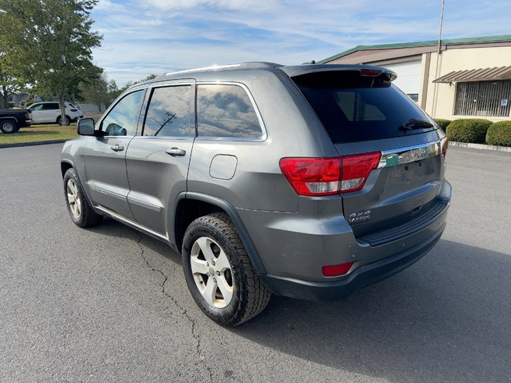 2013-jeep-grand-cherokee-laredo-image-3