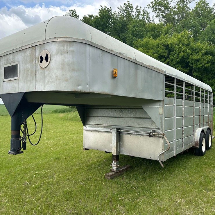 1984 Flying L 16’ Long Gooseneck Livestock Trailer, 7’ Wide, 1 Cross gate, Does Have Rubber Mats, 7: