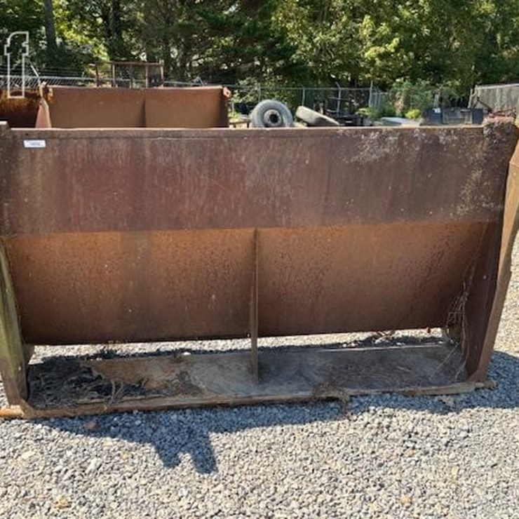 DUMP TRUCK SPREADER TAILGATE