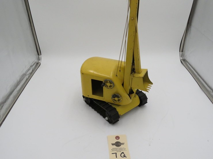 1950's-doepke-model-toy-crane-and-structo-cement-mixer-image-7