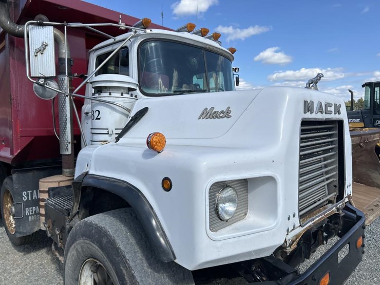 1995-mack-dm690s-image-10