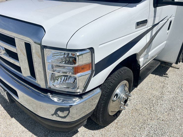 2023-ford-e450-image-9