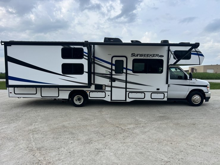 2021-ford-e450-image-6