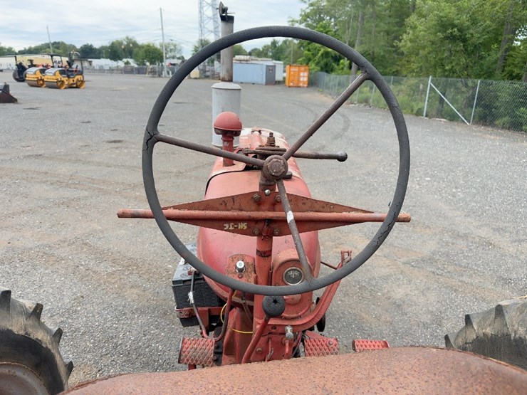 mccormick-farmall-h-tractor-image-16