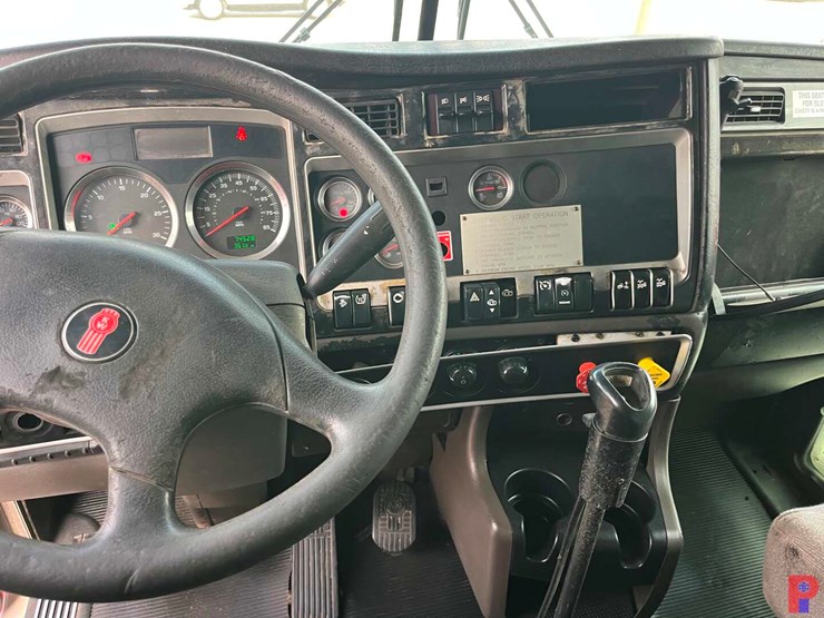 2010-kenworth-t800-image-11