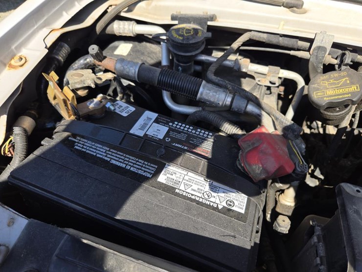 2013-ford-cargo-image-34