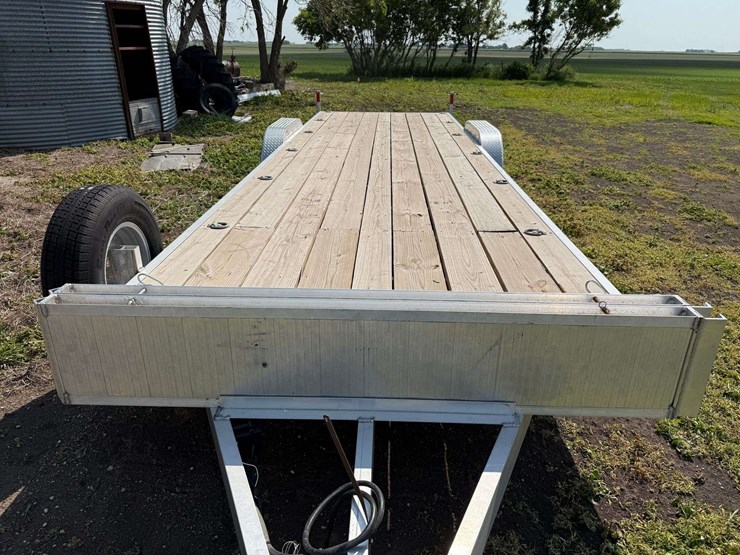 2023-wolverine-26'-aluminum-trailer,-(2)-7,000lb-axles,-(2)-7,000lb-ramps,-wood-floor,-235/80r16-tir-image-2