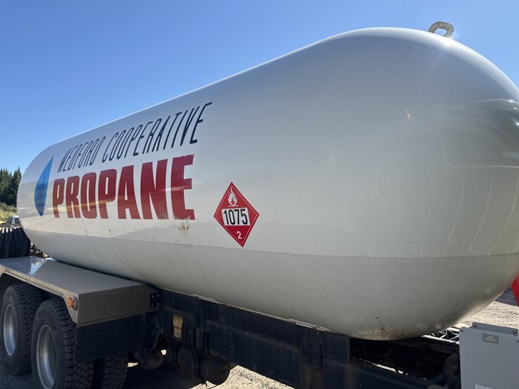 #1806-•-2013-freightliner-tanker-truck-image-19