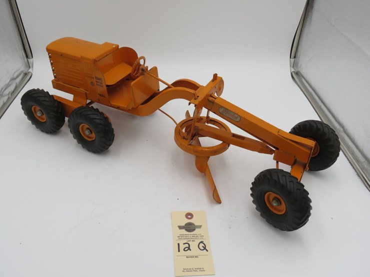 doepke-model-toys-adams-grader-image-2
