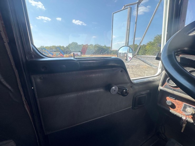 kenworth-rollback-tow-truck-image-28