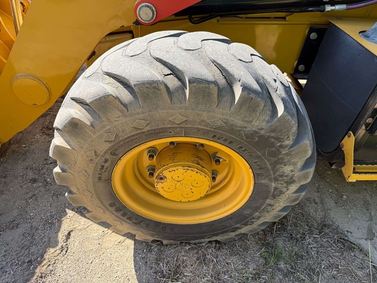 2014-caterpillar-420f-image-43
