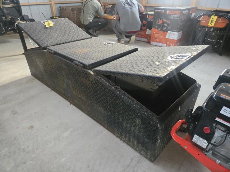 #2562-•-approx-74"x26“-truck-box-image-2