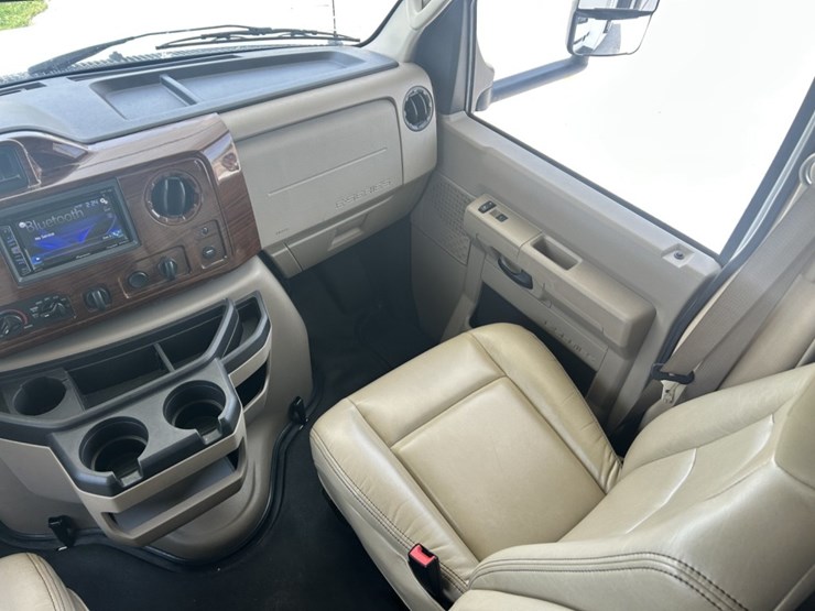 2017-ford-e450-image-40