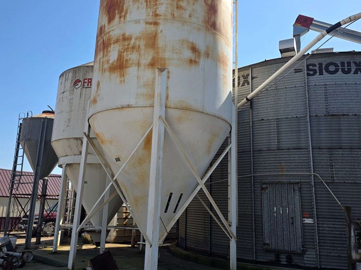 approx-24-ton-bulk-bin,-approx-27’-tall-and-11’-wide-with-bridge-rid-anti-bridge-system,-30’-of-flex-image-3