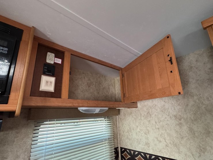 #2285-•-2010-keystone-bullet-250rks-camper-image-66