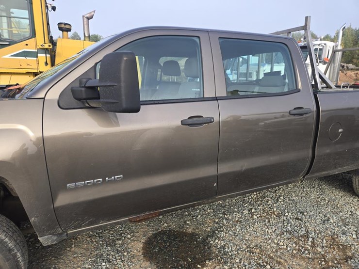 2015-chevrolet-2500-image-13
