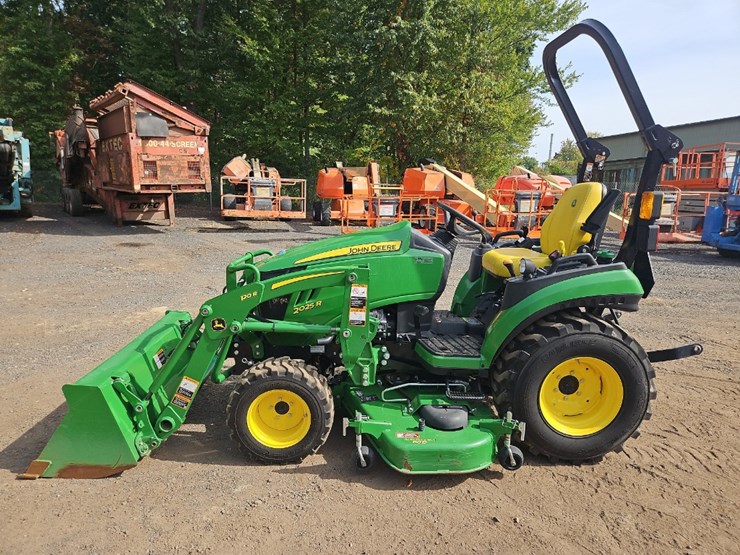 2021-john-deere-2025r-image-8