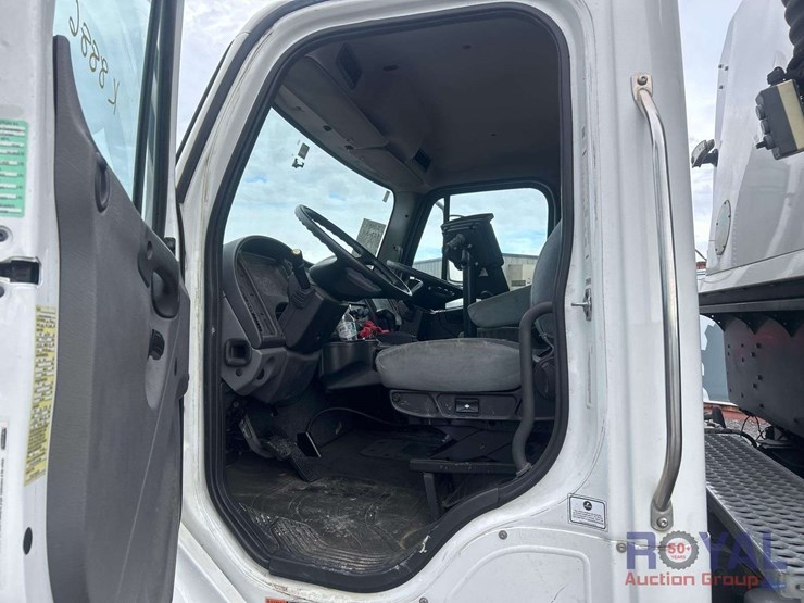 2019-freightliner-m2-106-8.5-cuyd-street-sweeper-truck-image-7