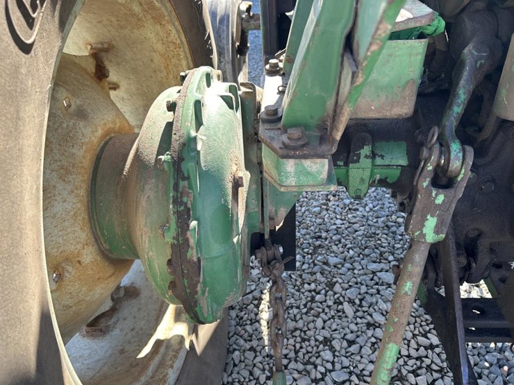 #5217-•-oliver-tractor-w/-loader-image-39