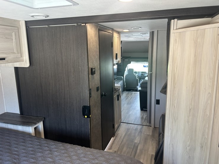 2023-ford-e450-image-88