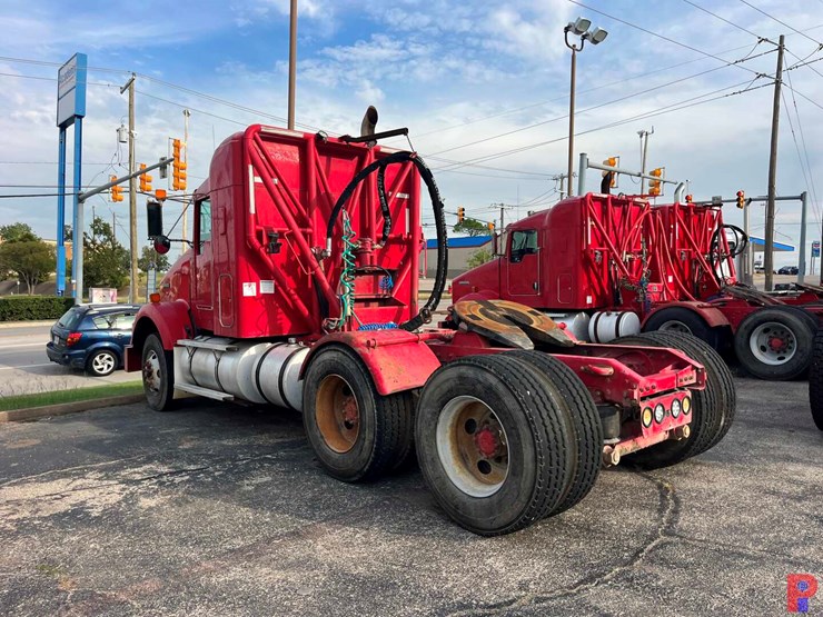 2010-kenworth-t800-image-3