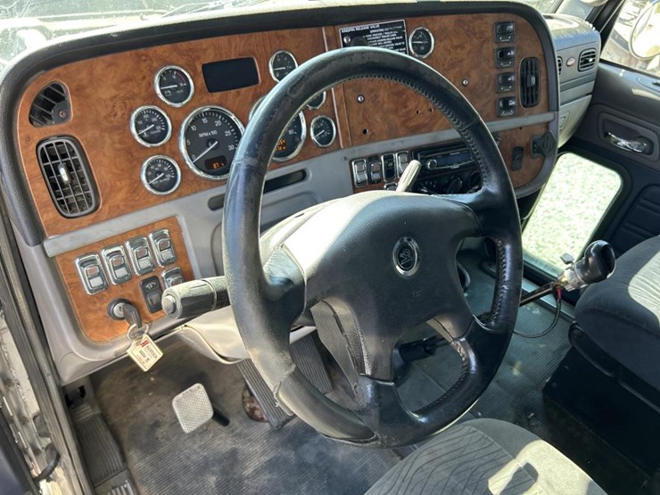 2007-peterbilt-386-image-66