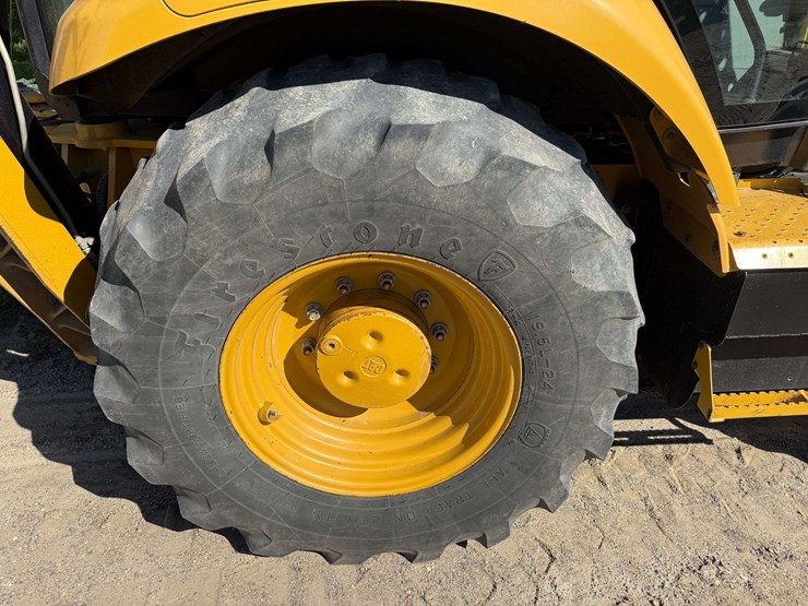 2014-caterpillar-420f-image-18